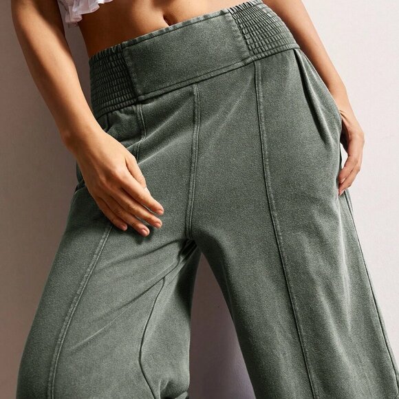 Army Green Casual Women's Loose Wide Leg Smocked Waist Pants - Picture 7 of 9